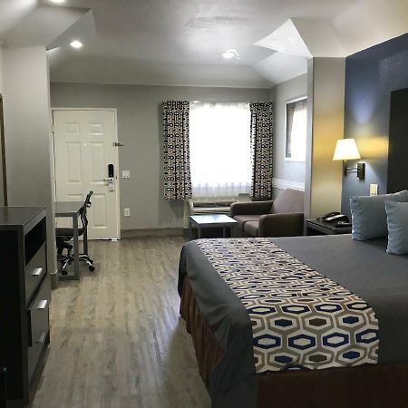Camelot Inn And Suites Aldine Kültér fotó