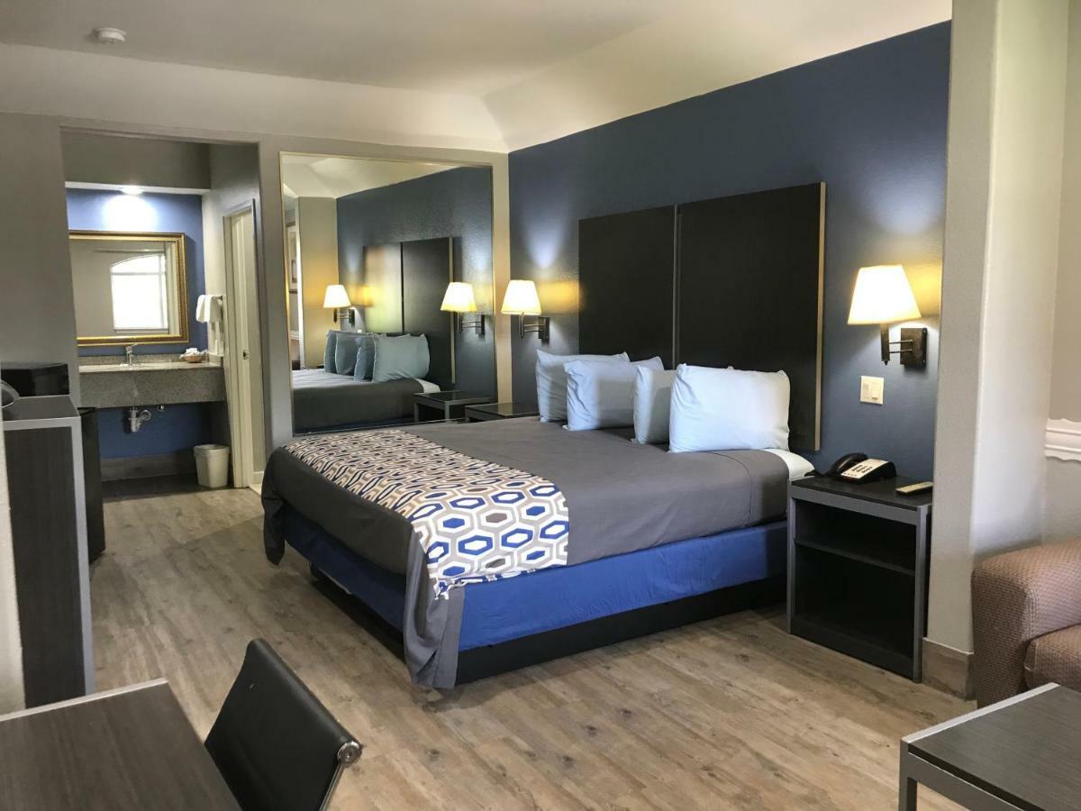 Camelot Inn And Suites Aldine Kültér fotó