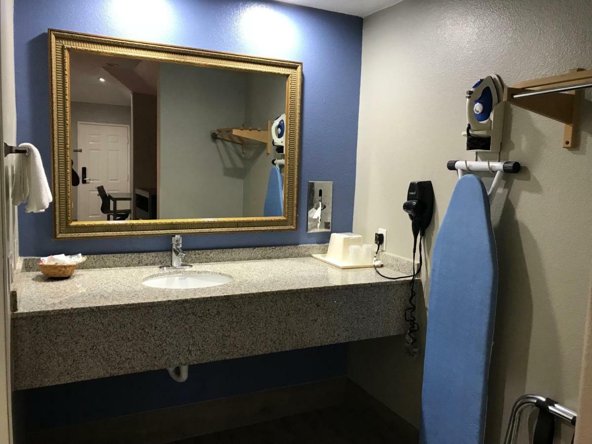 Camelot Inn And Suites Aldine Kültér fotó