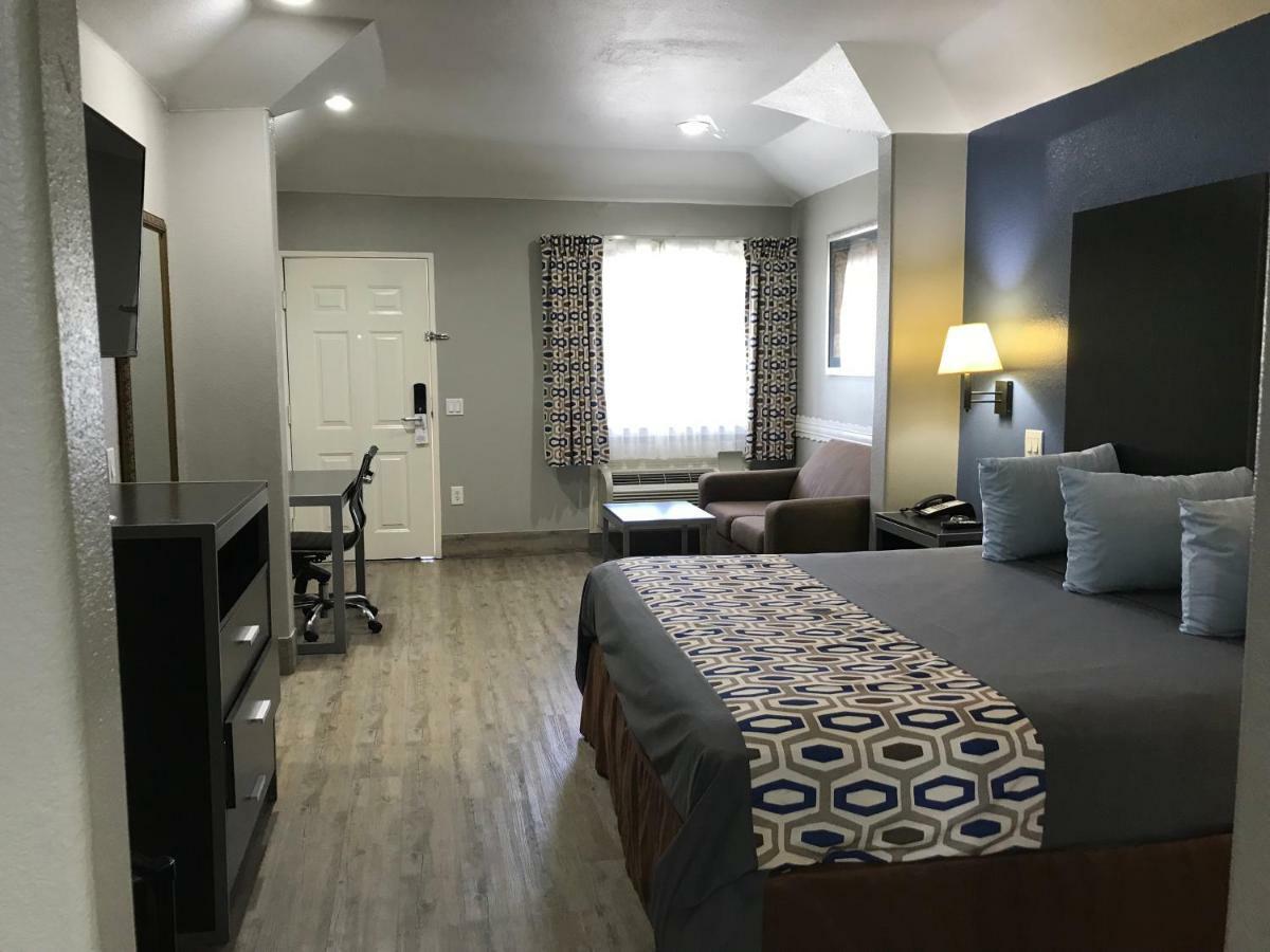 Camelot Inn And Suites Aldine Kültér fotó